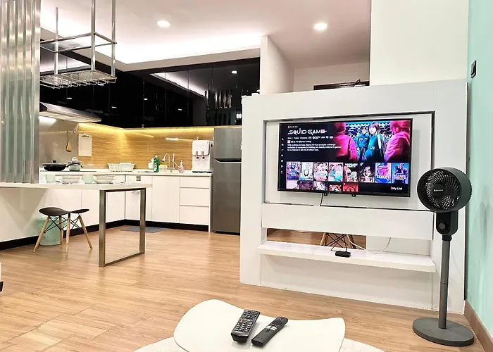 Symphony Tower - Studio, High Floor, Self Check In, Free Parking, Free Netflix, 200Mbps Wifi Wifi